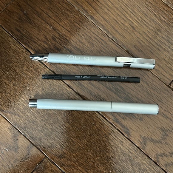 Lexus Pen Set - Rollerball and Ballpoint - in Black/Silver Box - Picture 3 of 6